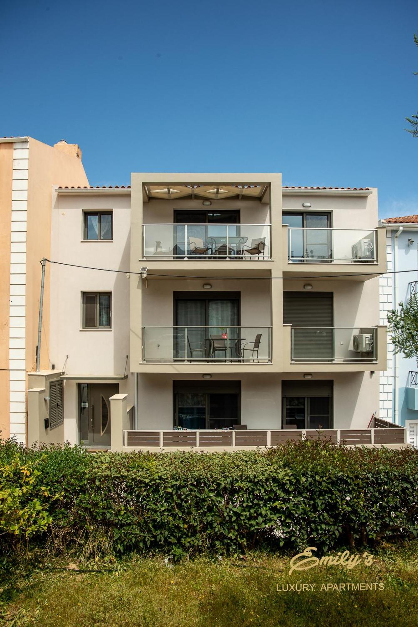 ארגוסטולי Emily'S Luxury Apartments מראה חיצוני תמונה