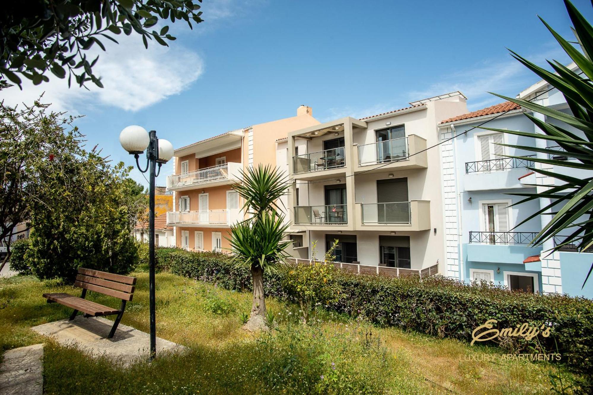 ארגוסטולי Emily'S Luxury Apartments מראה חיצוני תמונה