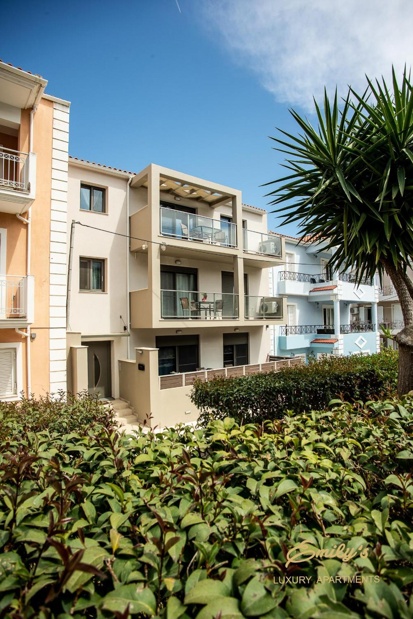 ארגוסטולי Emily'S Luxury Apartments מראה חיצוני תמונה