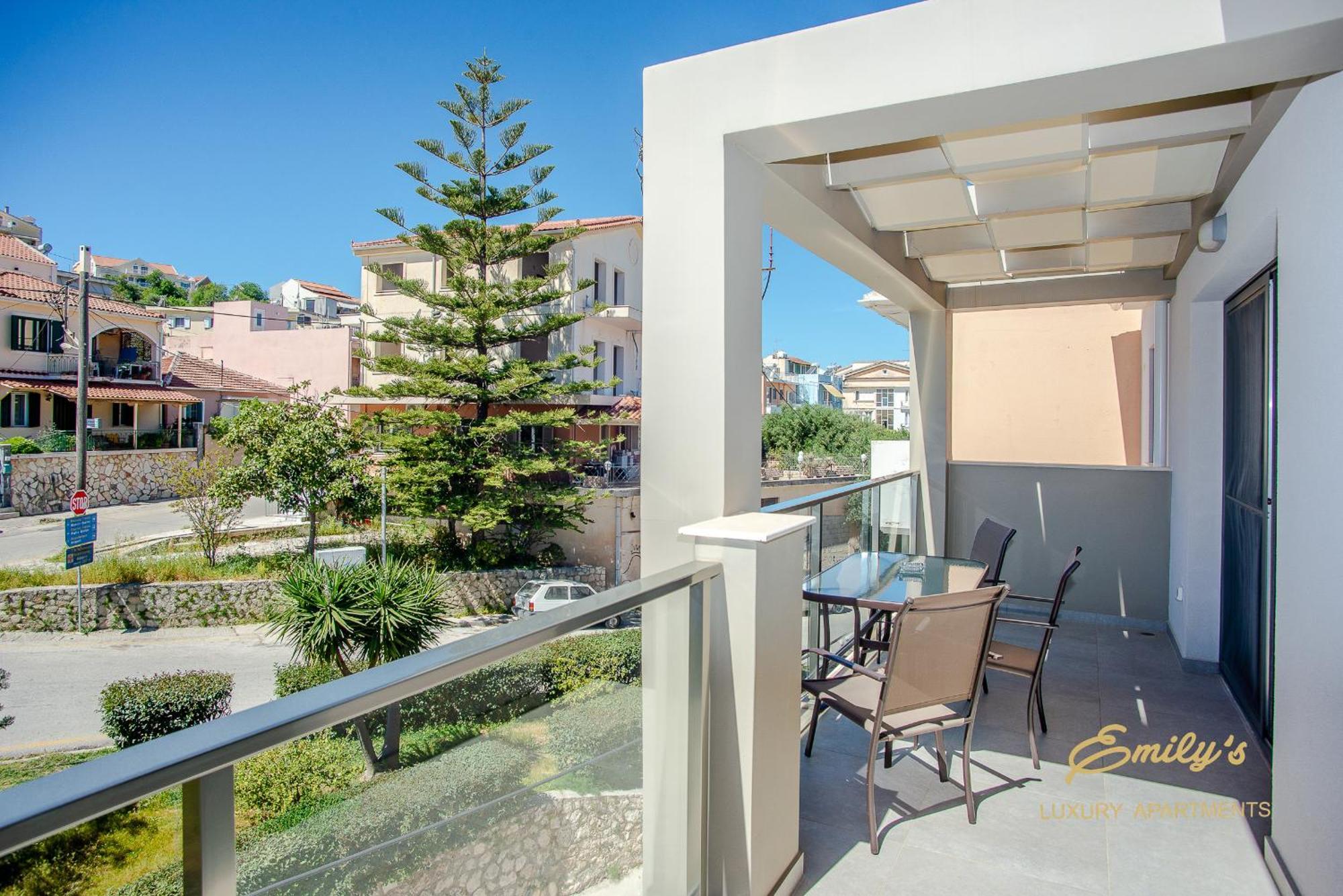 ארגוסטולי Emily'S Luxury Apartments מראה חיצוני תמונה