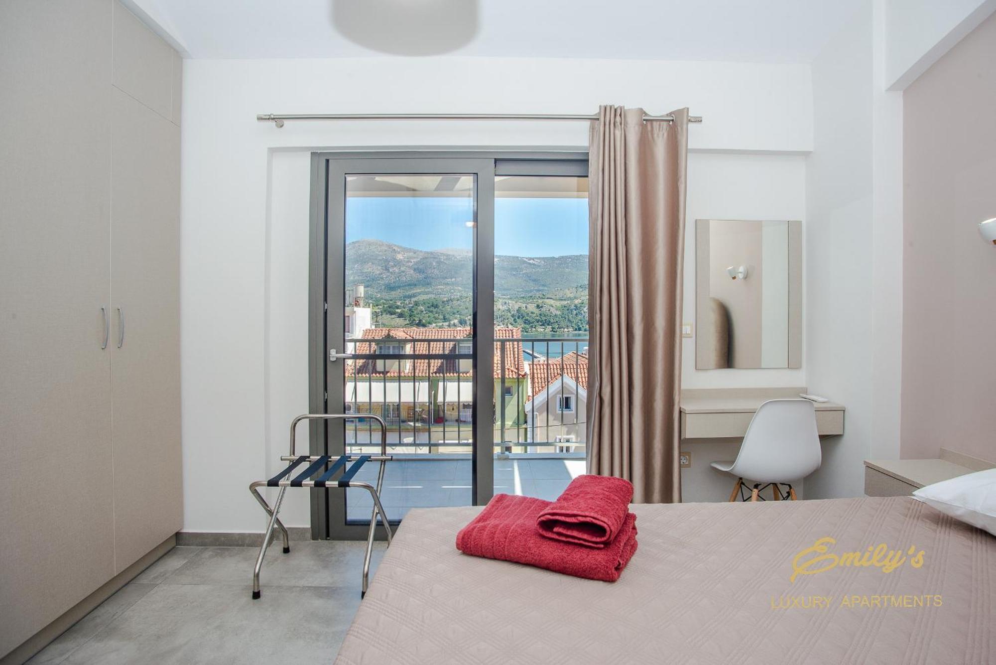 ארגוסטולי Emily'S Luxury Apartments מראה חיצוני תמונה