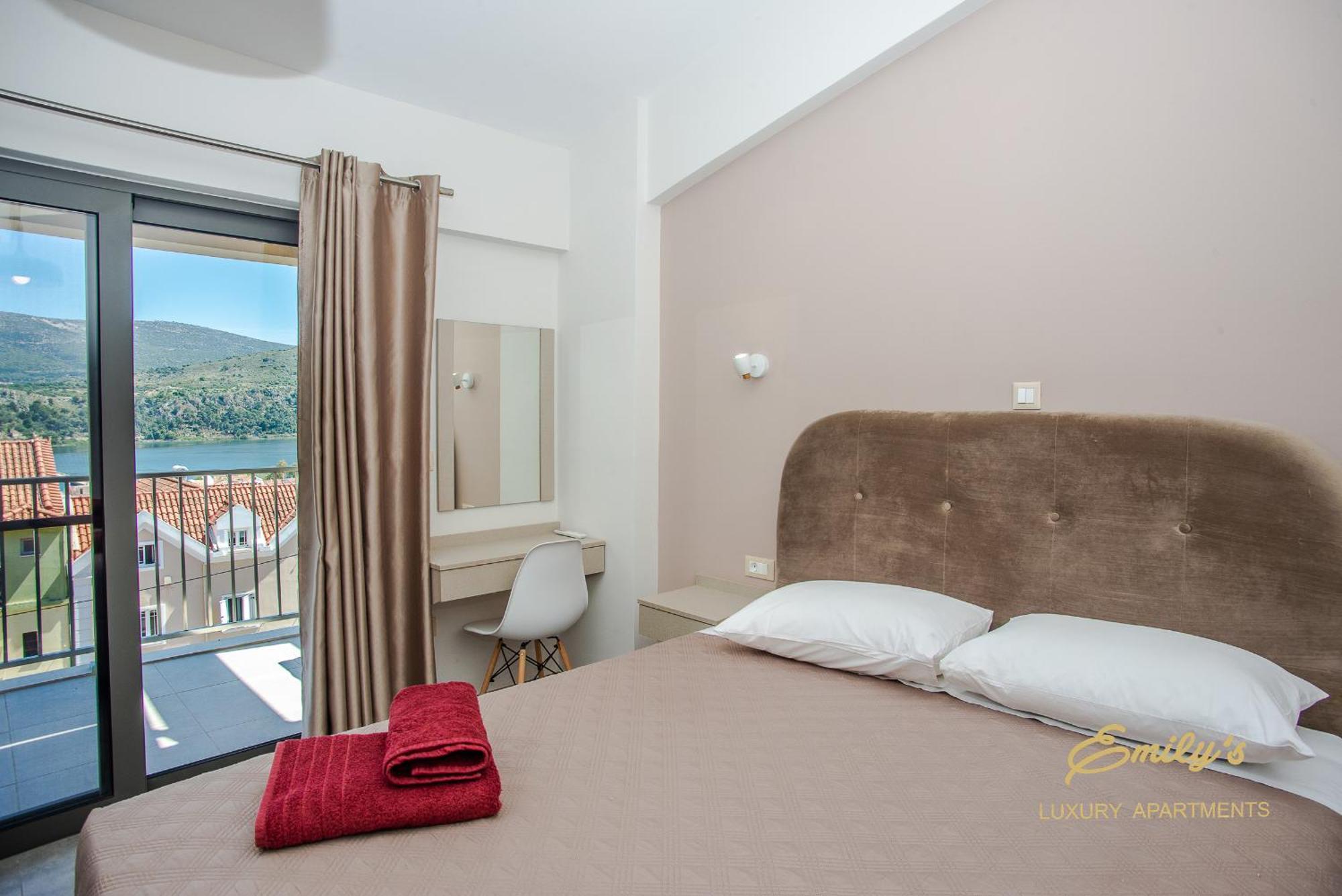 ארגוסטולי Emily'S Luxury Apartments מראה חיצוני תמונה
