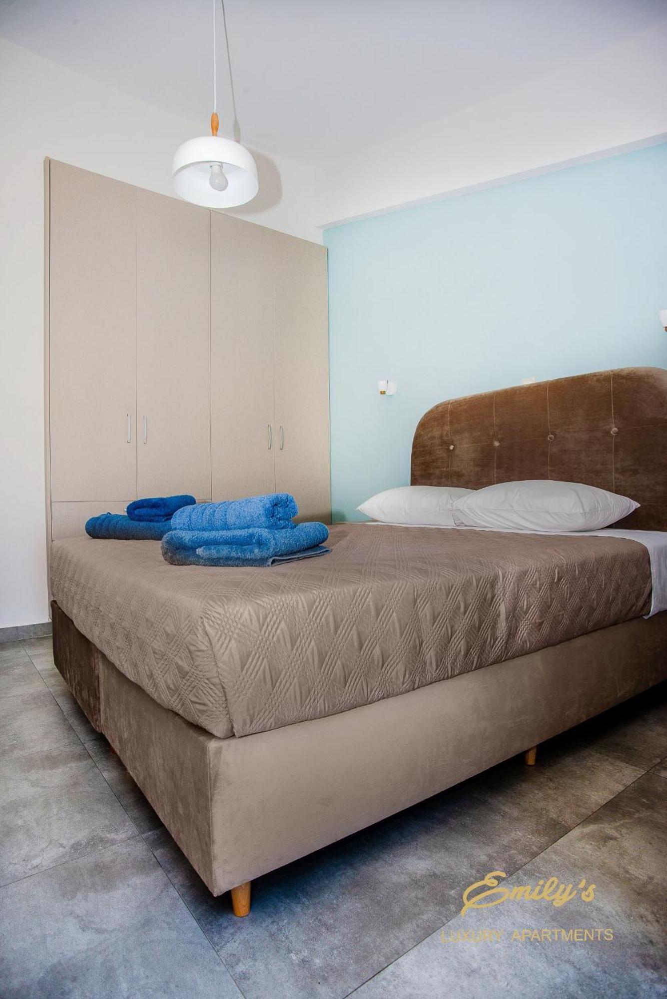 ארגוסטולי Emily'S Luxury Apartments מראה חיצוני תמונה