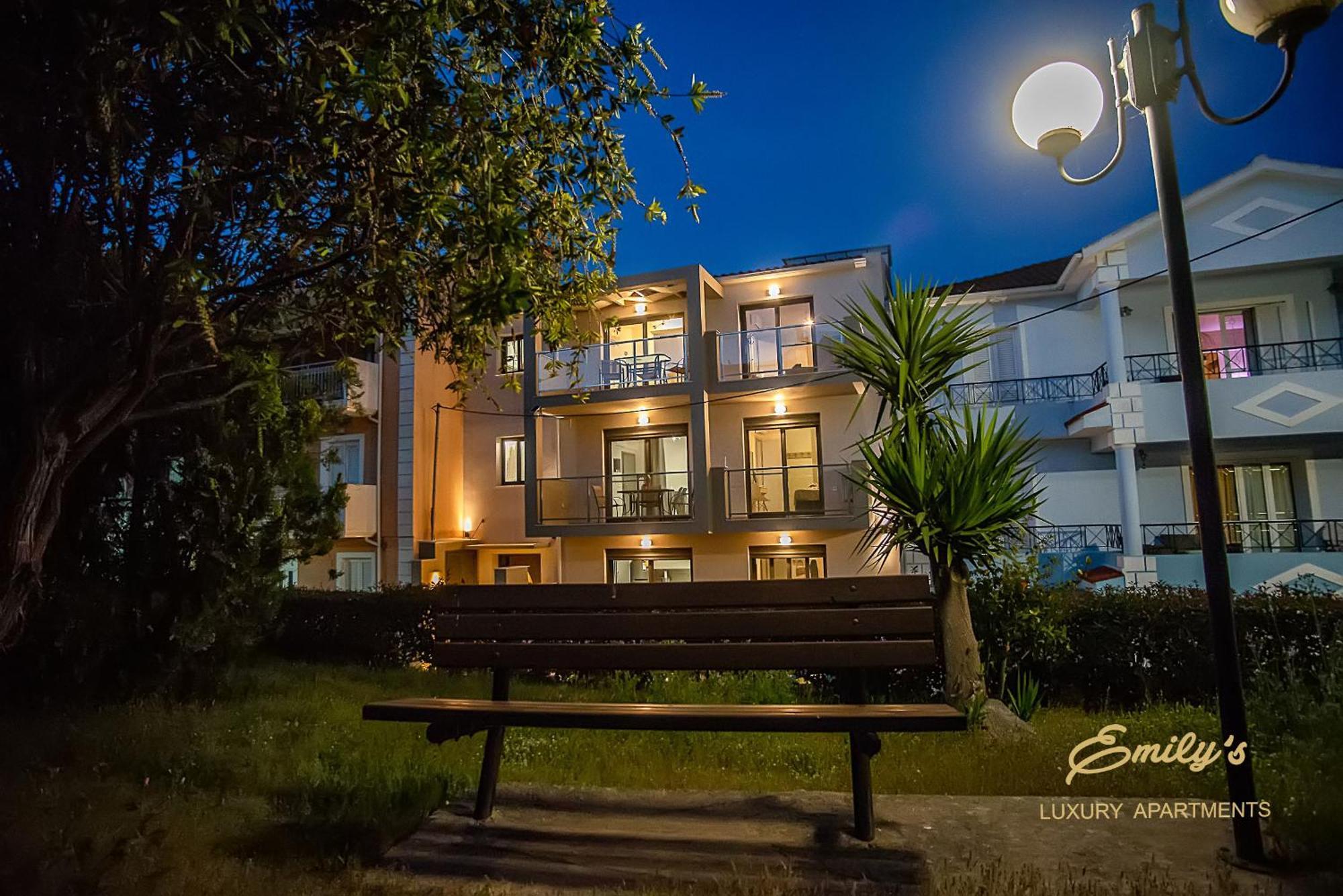 ארגוסטולי Emily'S Luxury Apartments מראה חיצוני תמונה