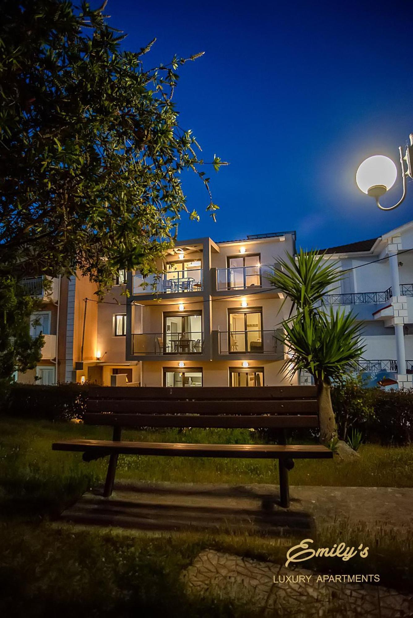 ארגוסטולי Emily'S Luxury Apartments מראה חיצוני תמונה