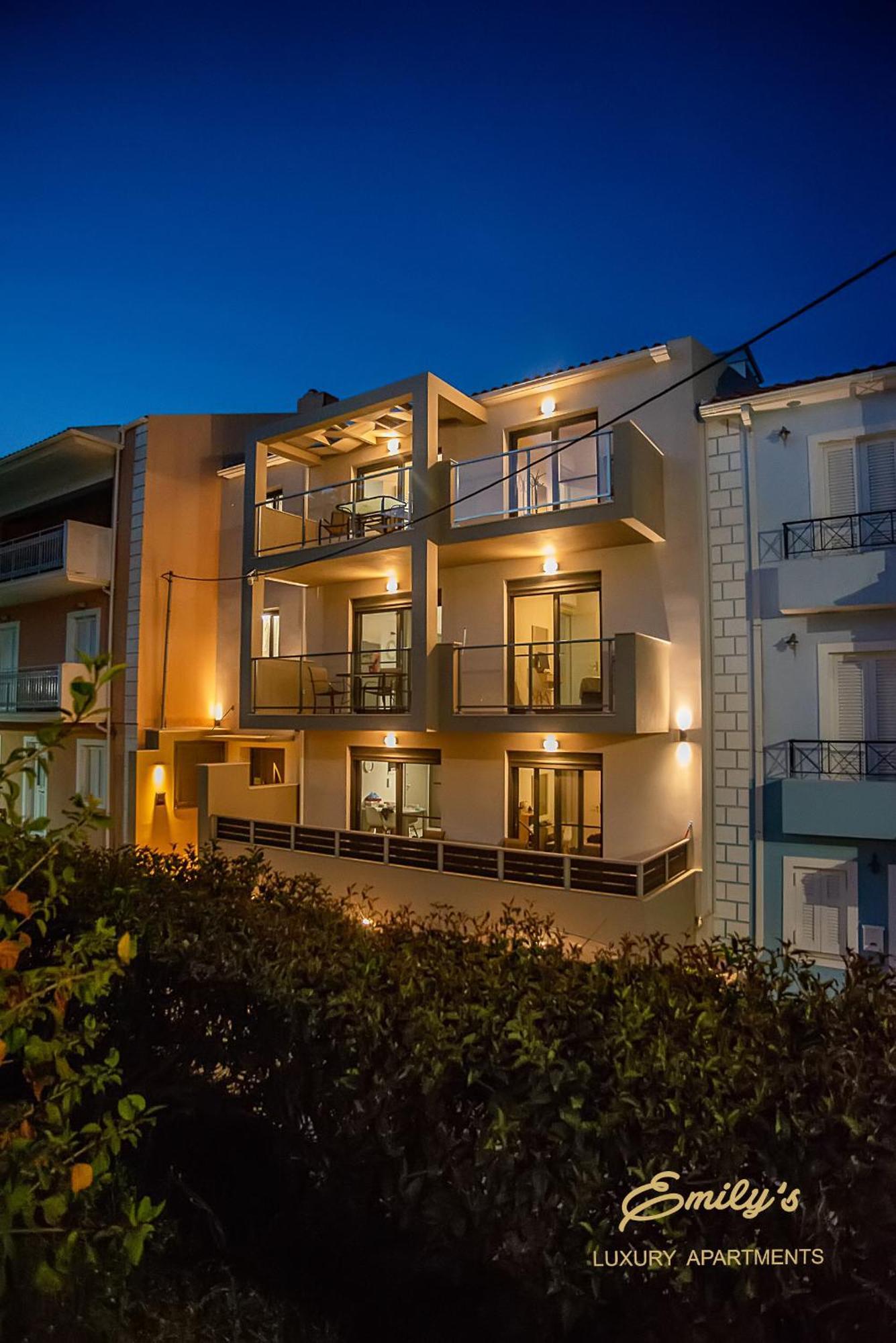 ארגוסטולי Emily'S Luxury Apartments מראה חיצוני תמונה