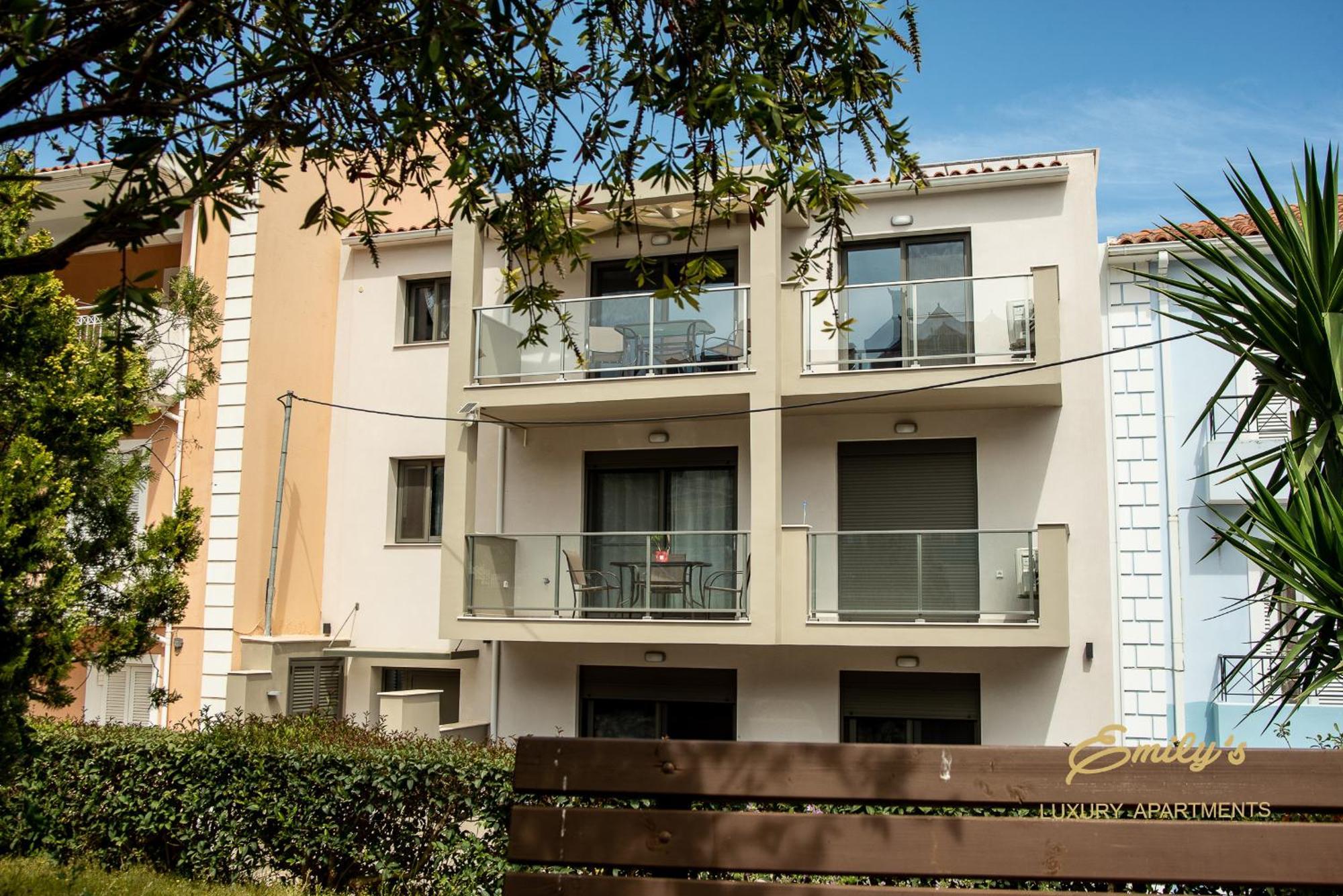 ארגוסטולי Emily'S Luxury Apartments מראה חיצוני תמונה