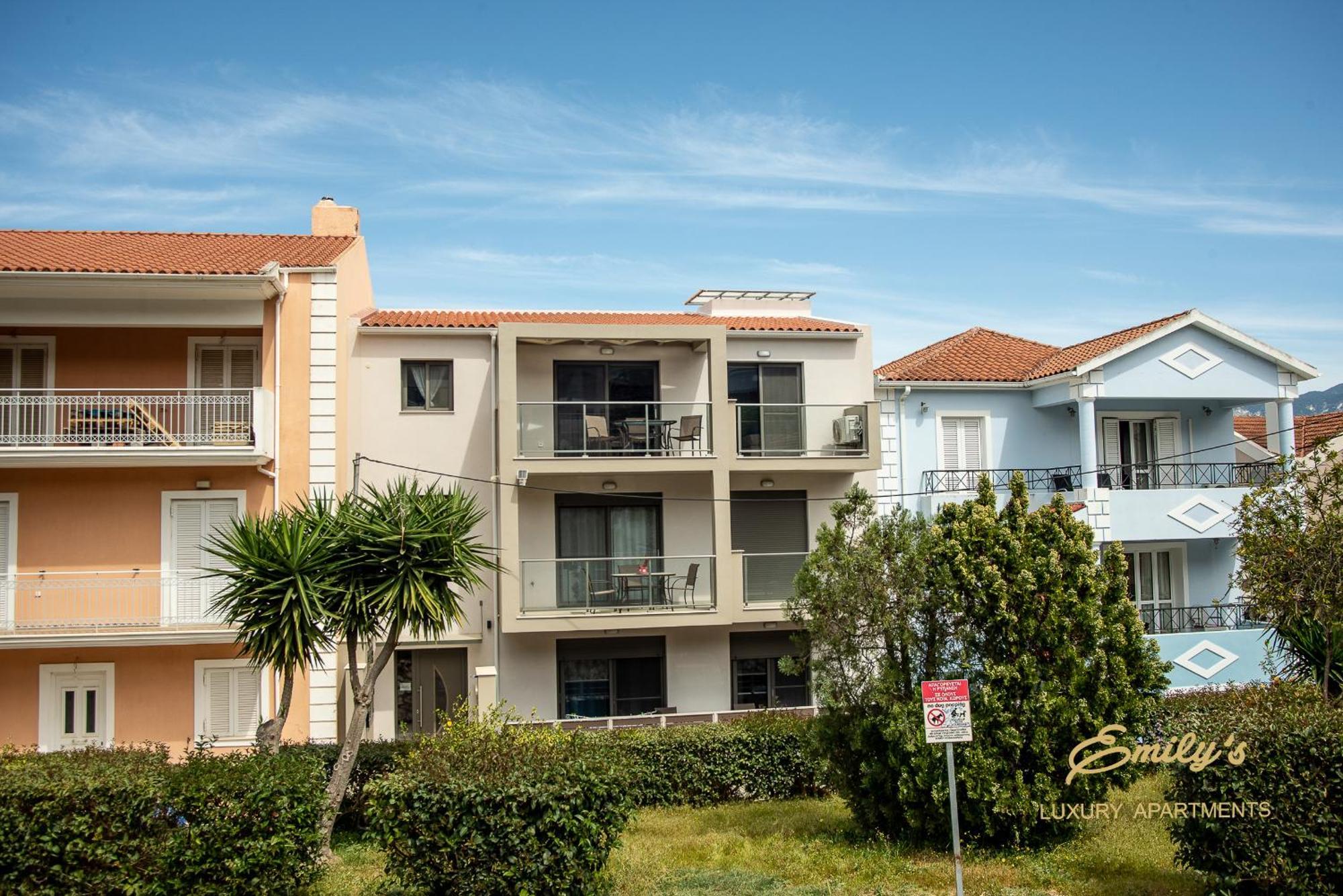 ארגוסטולי Emily'S Luxury Apartments מראה חיצוני תמונה