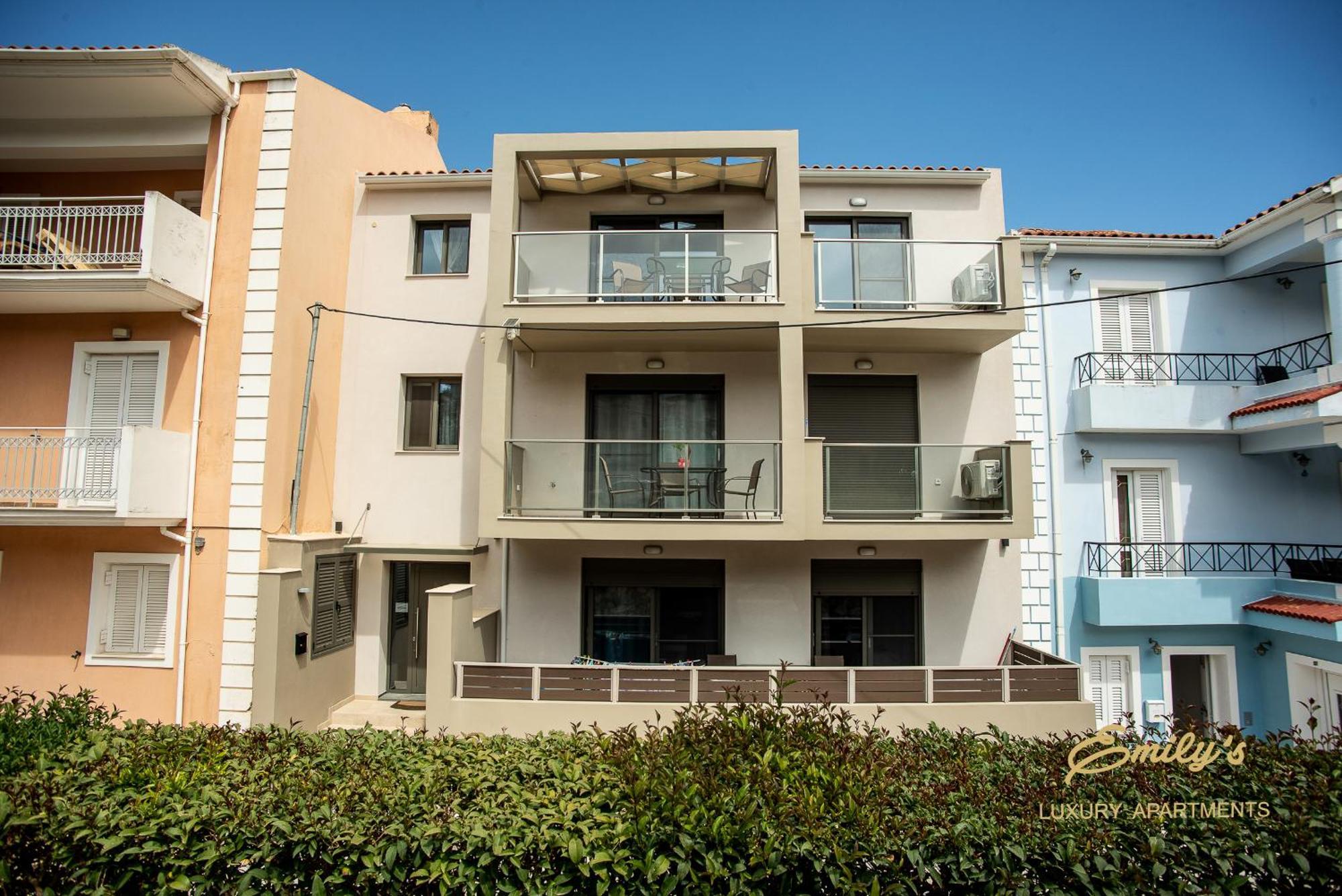 ארגוסטולי Emily'S Luxury Apartments מראה חיצוני תמונה