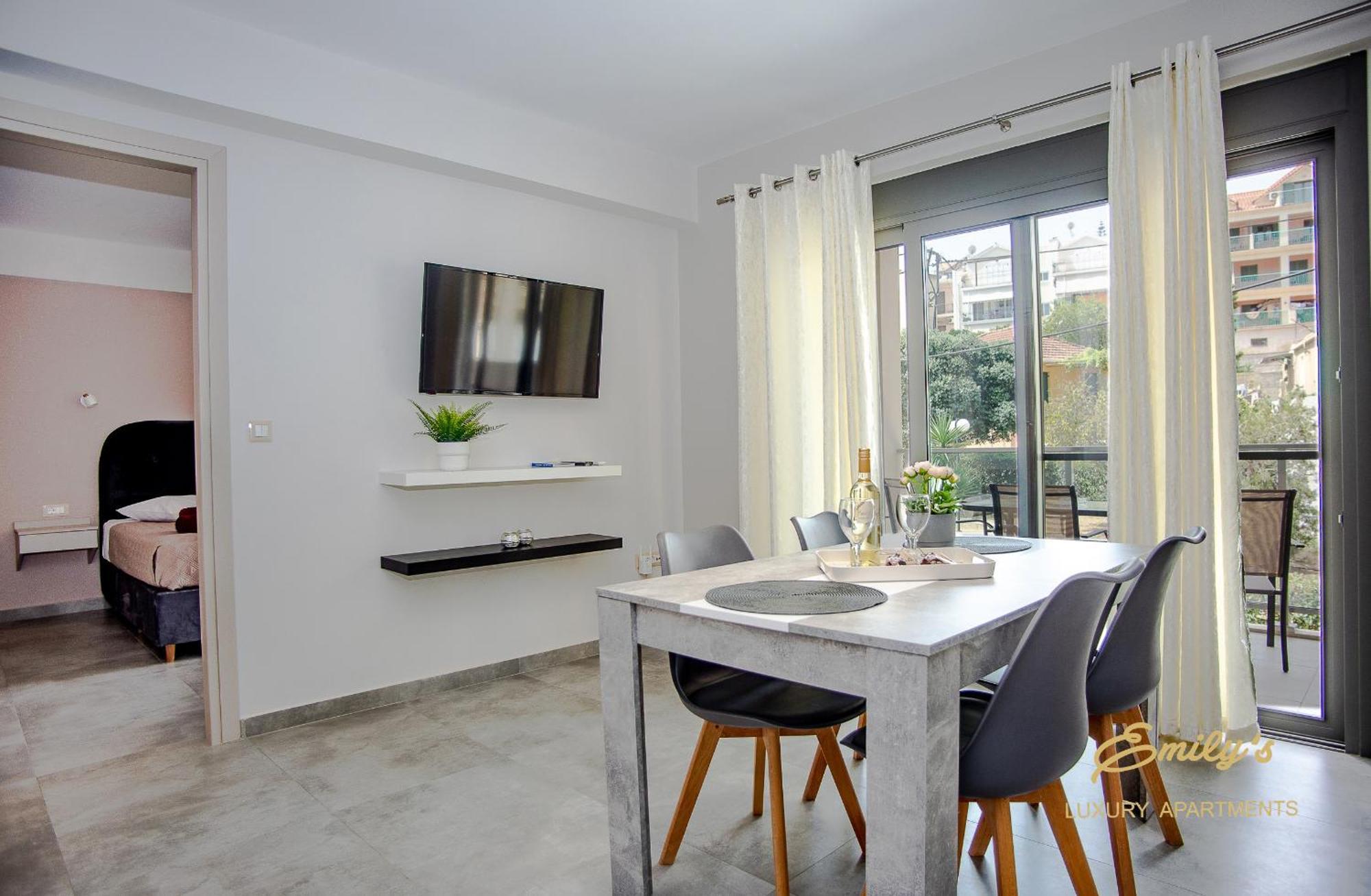 ארגוסטולי Emily'S Luxury Apartments מראה חיצוני תמונה