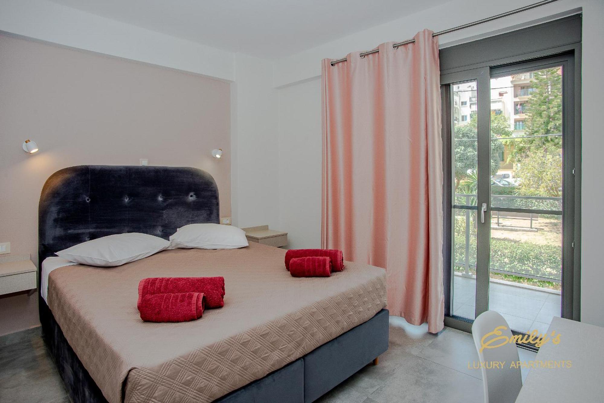ארגוסטולי Emily'S Luxury Apartments מראה חיצוני תמונה
