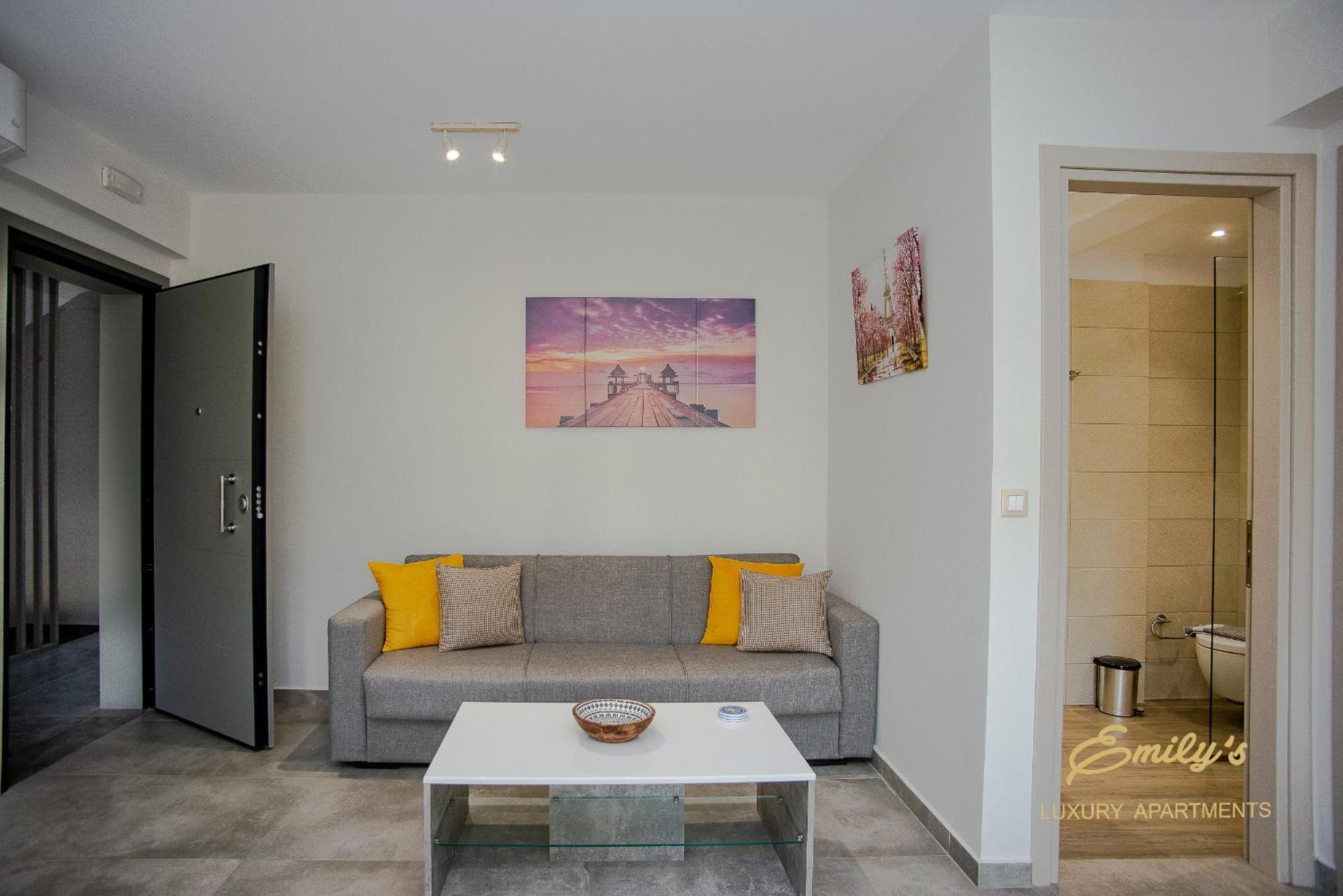 ארגוסטולי Emily'S Luxury Apartments מראה חיצוני תמונה