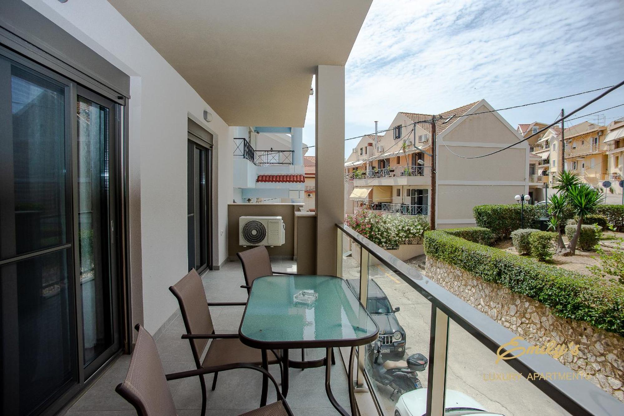 ארגוסטולי Emily'S Luxury Apartments מראה חיצוני תמונה
