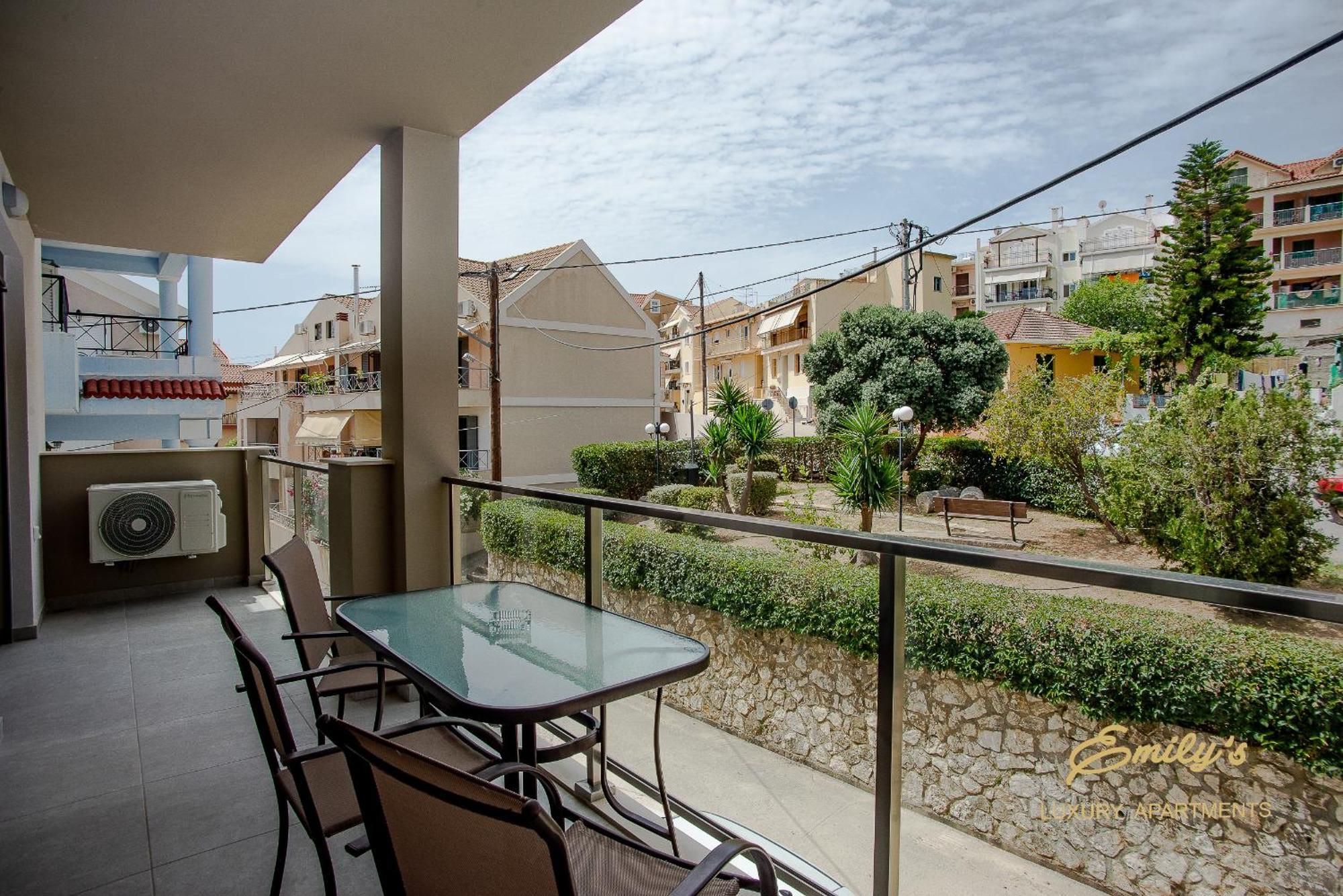 ארגוסטולי Emily'S Luxury Apartments מראה חיצוני תמונה