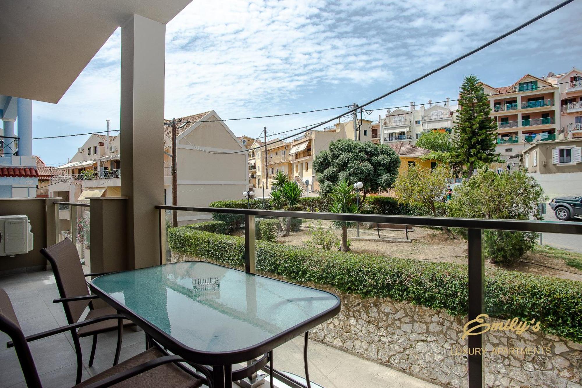 ארגוסטולי Emily'S Luxury Apartments מראה חיצוני תמונה