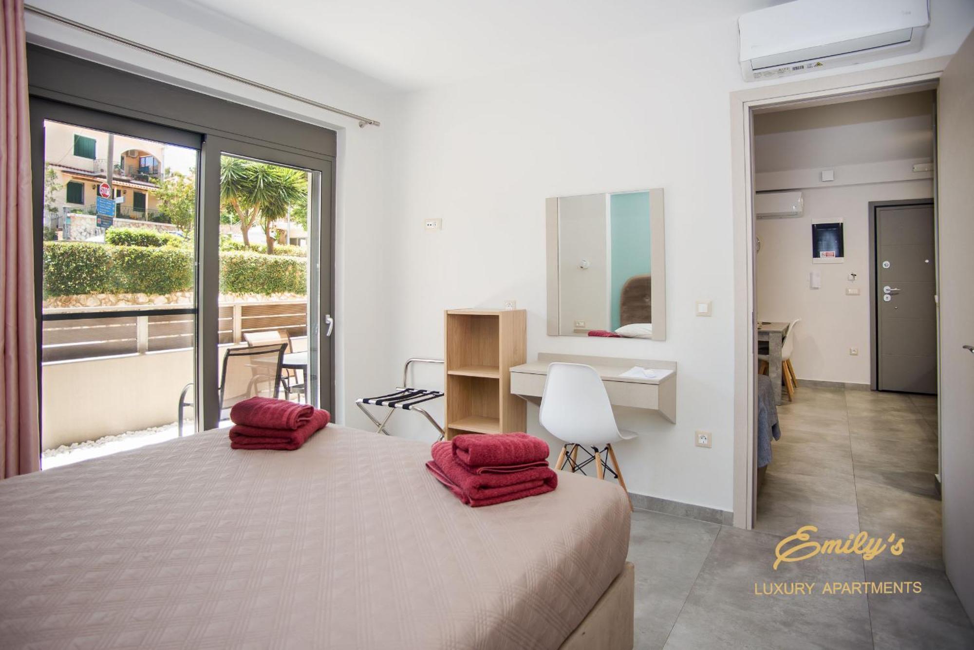 ארגוסטולי Emily'S Luxury Apartments מראה חיצוני תמונה