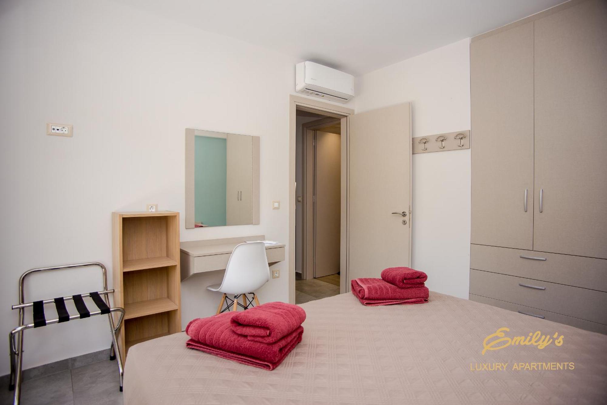 ארגוסטולי Emily'S Luxury Apartments מראה חיצוני תמונה