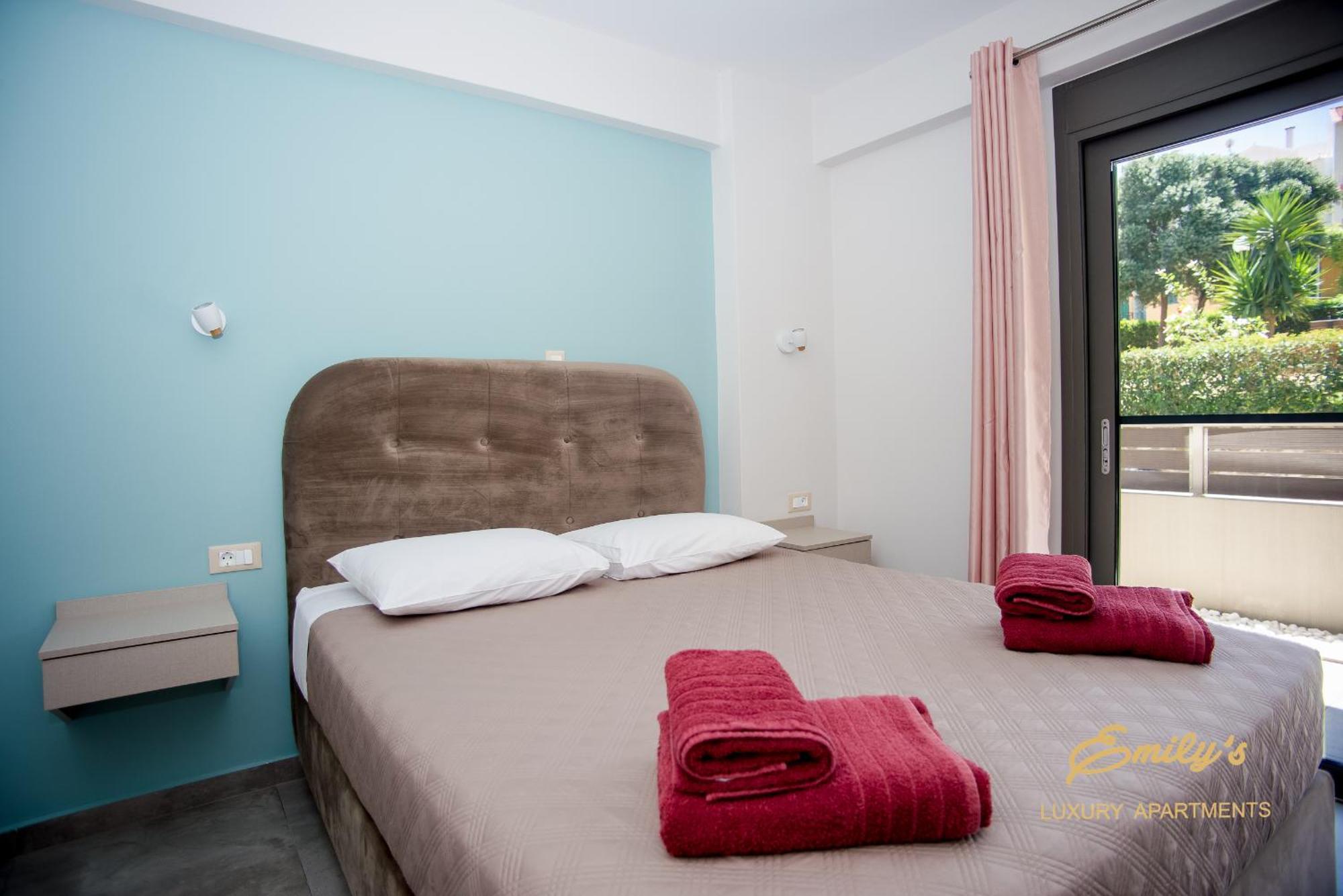ארגוסטולי Emily'S Luxury Apartments מראה חיצוני תמונה