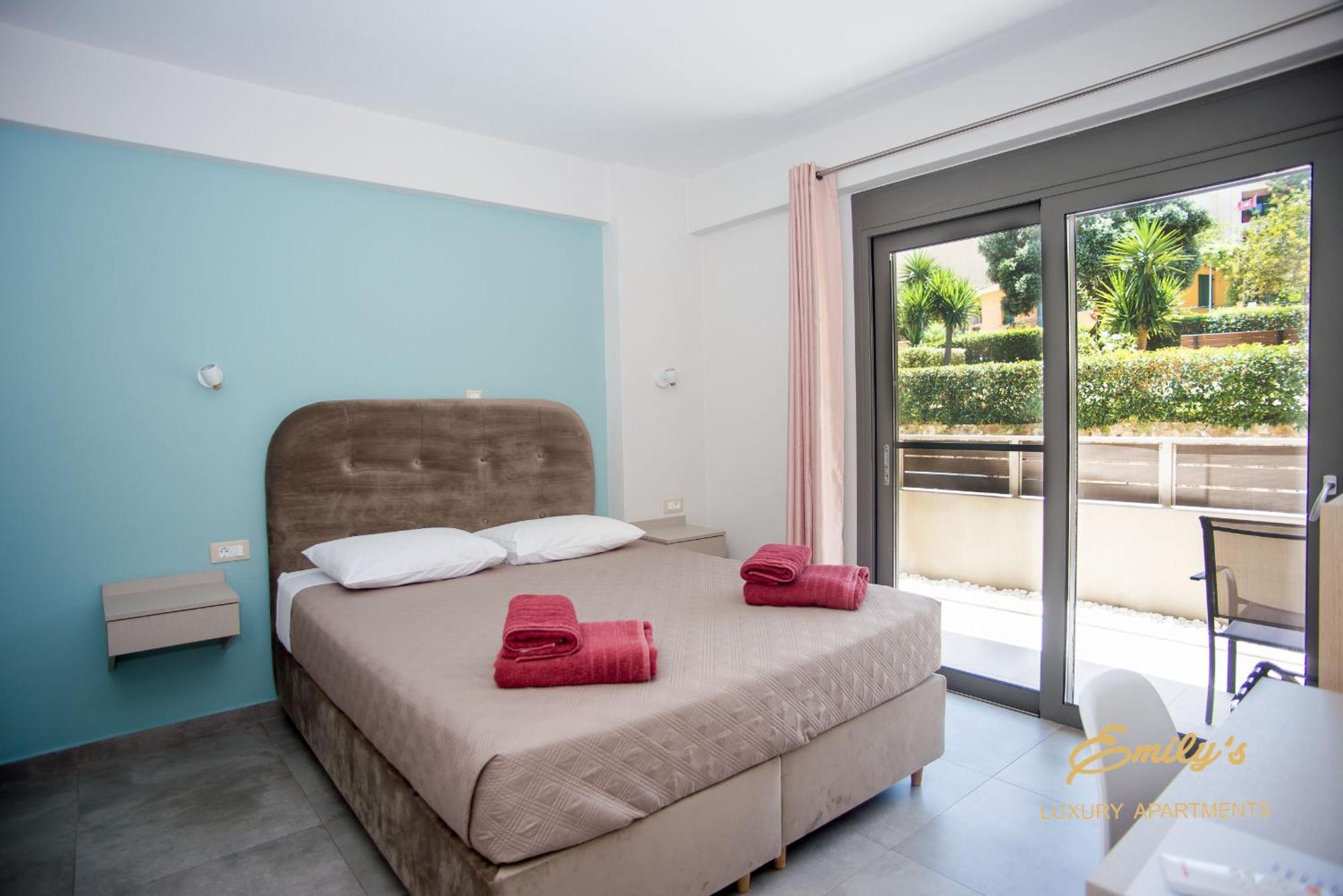 ארגוסטולי Emily'S Luxury Apartments מראה חיצוני תמונה