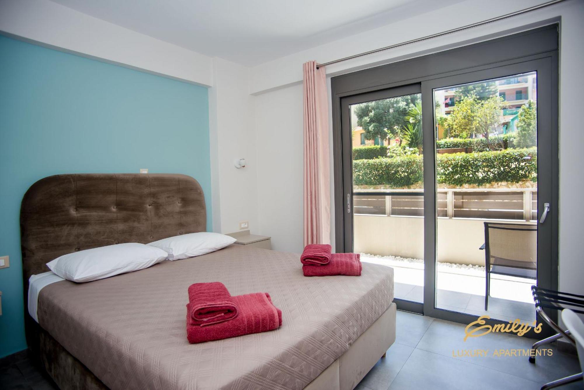 ארגוסטולי Emily'S Luxury Apartments מראה חיצוני תמונה