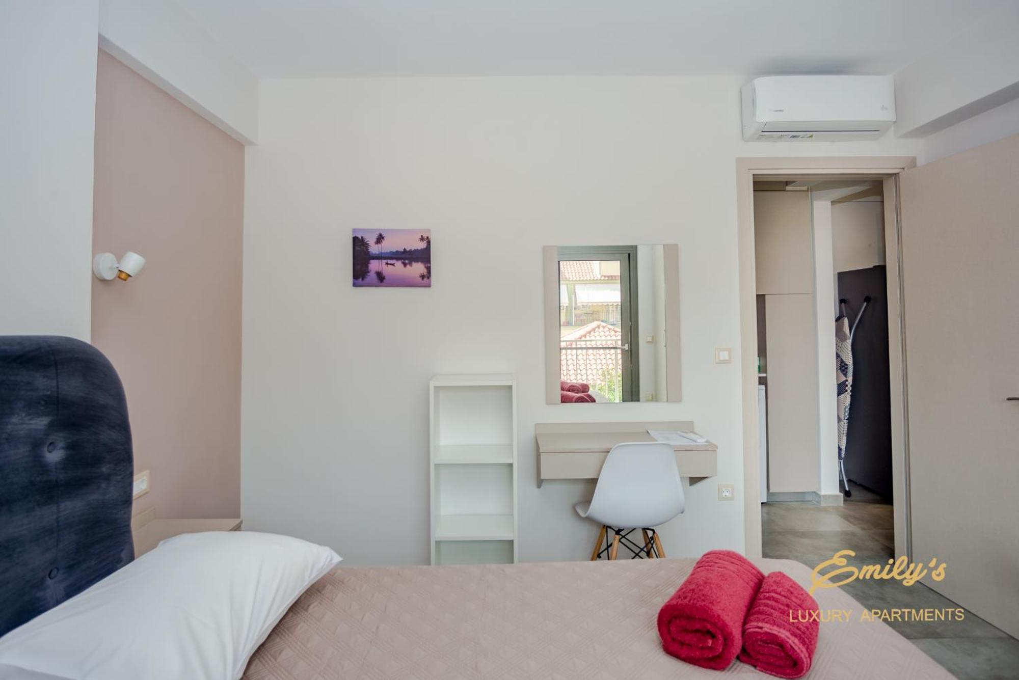 ארגוסטולי Emily'S Luxury Apartments מראה חיצוני תמונה