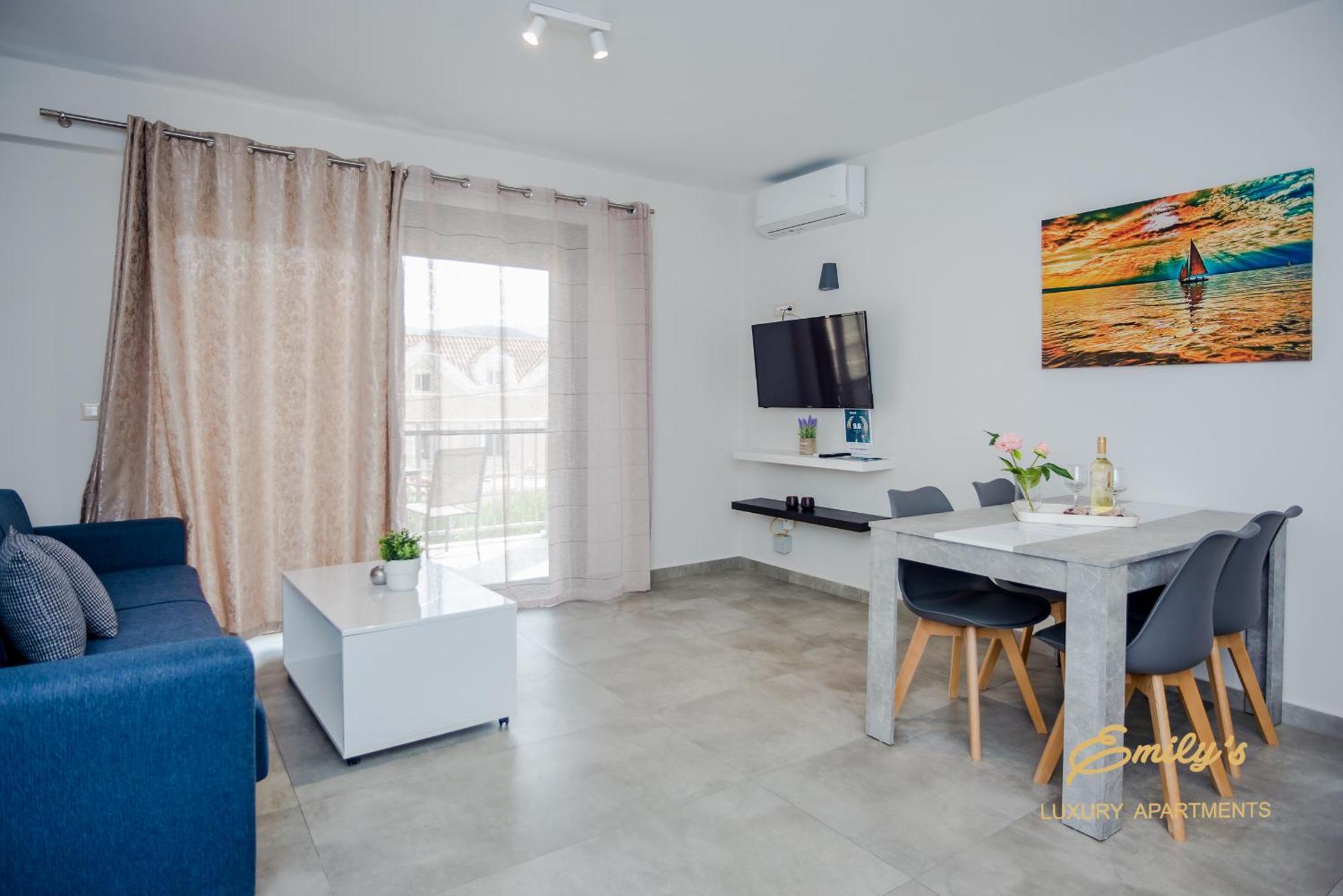 ארגוסטולי Emily'S Luxury Apartments מראה חיצוני תמונה