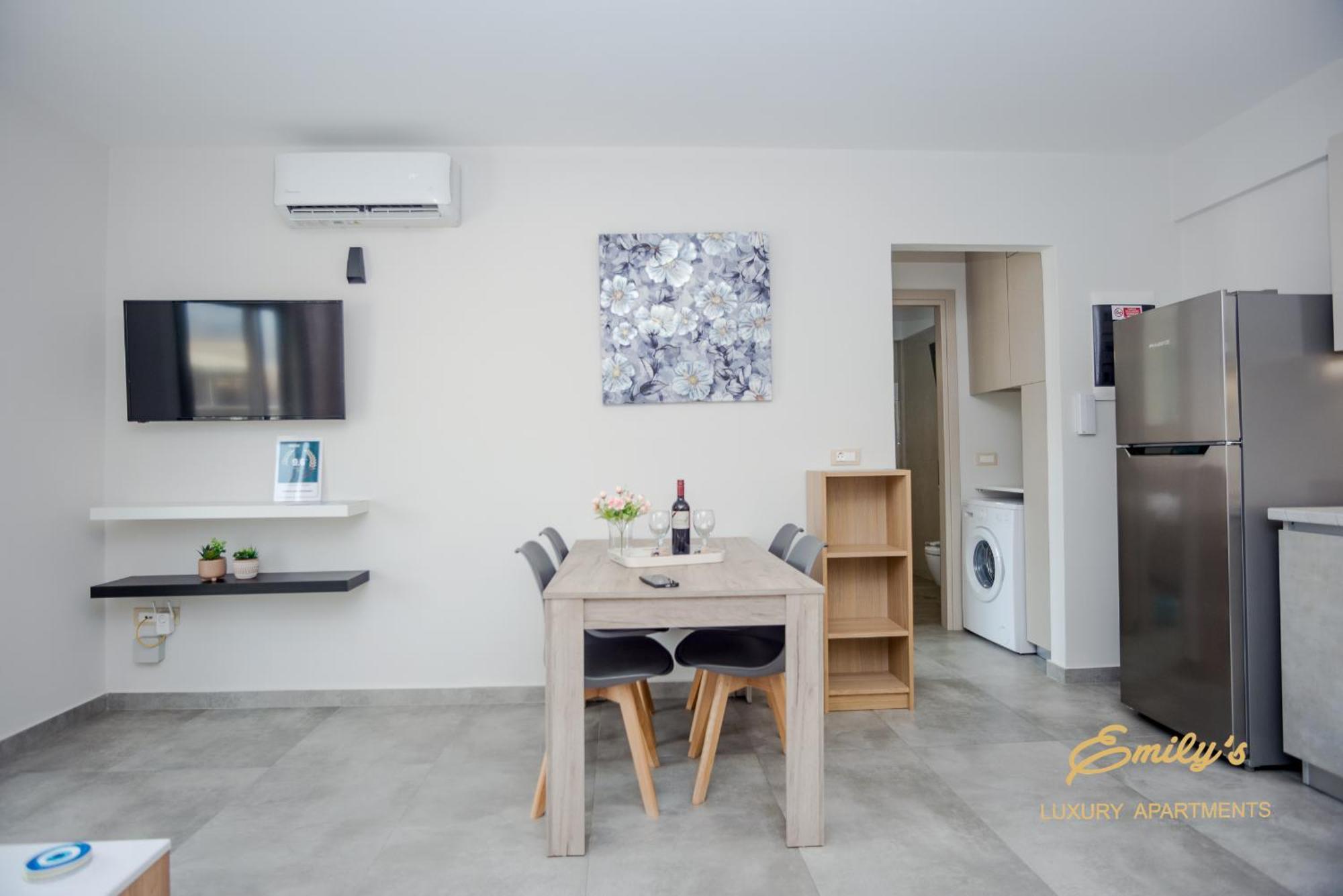 ארגוסטולי Emily'S Luxury Apartments מראה חיצוני תמונה