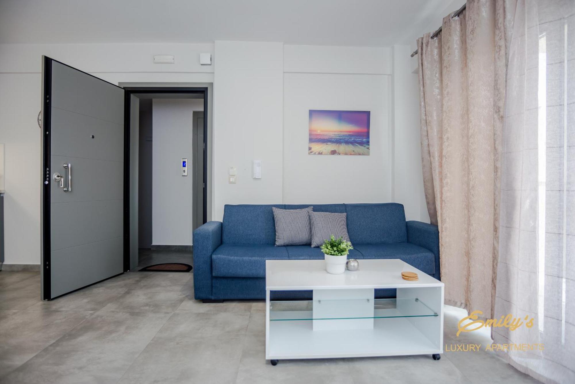 ארגוסטולי Emily'S Luxury Apartments מראה חיצוני תמונה