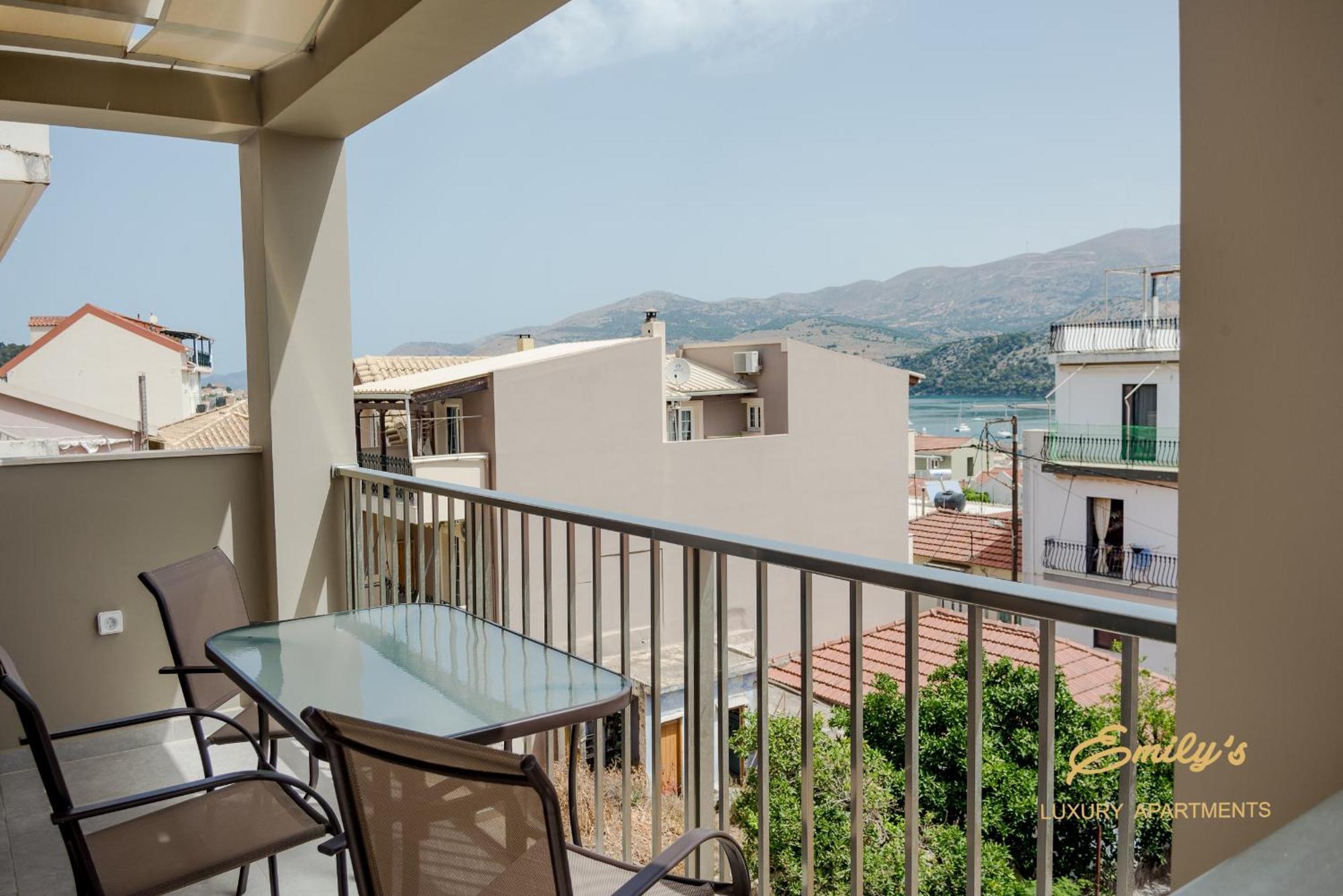 ארגוסטולי Emily'S Luxury Apartments מראה חיצוני תמונה