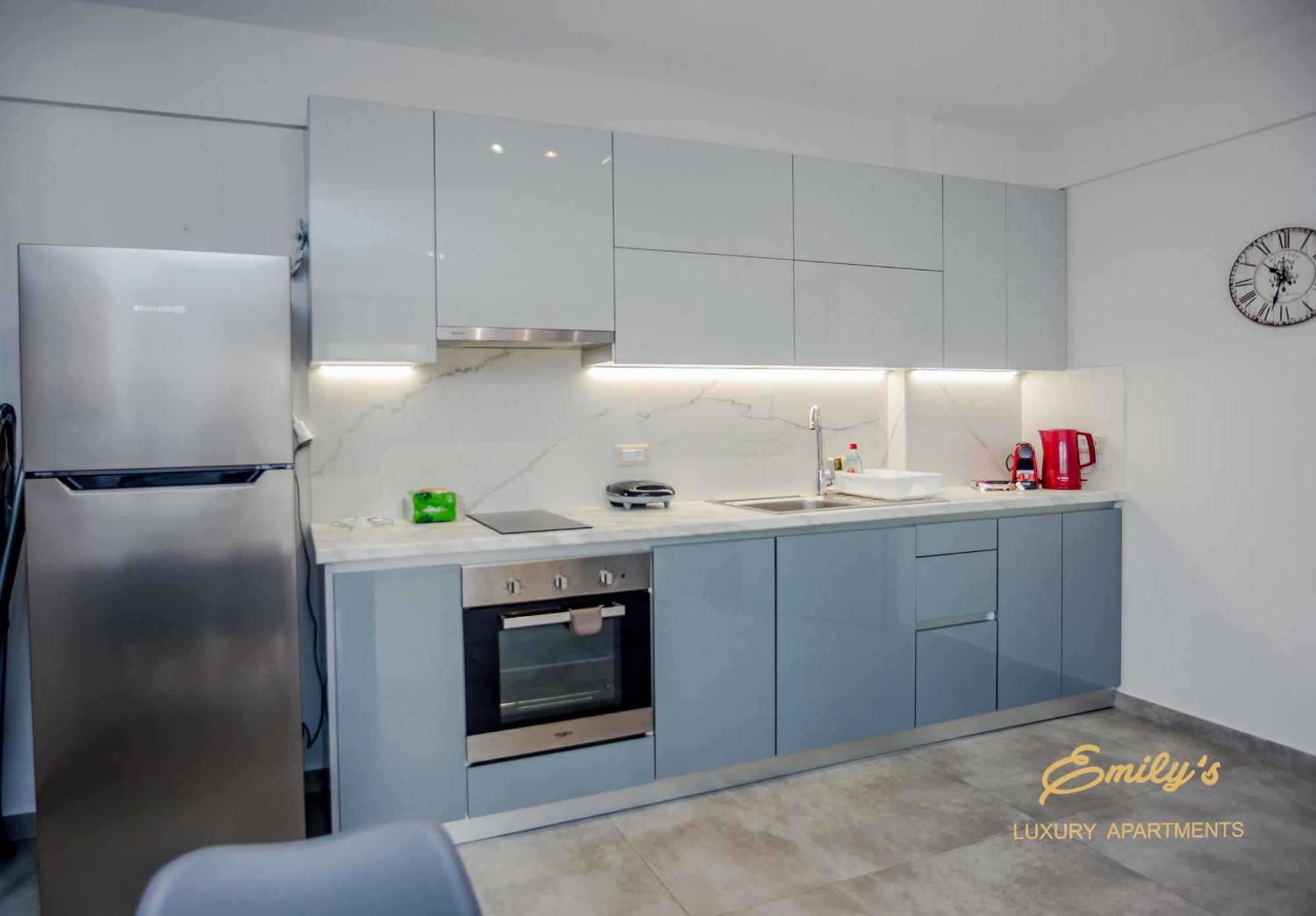 ארגוסטולי Emily'S Luxury Apartments מראה חיצוני תמונה
