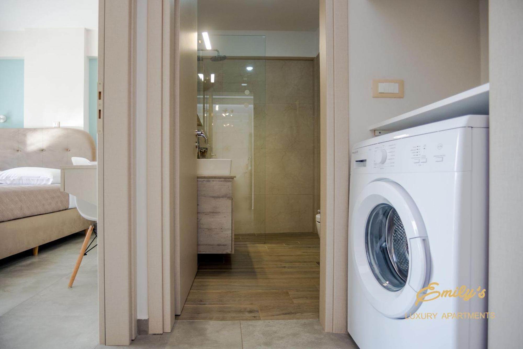 ארגוסטולי Emily'S Luxury Apartments מראה חיצוני תמונה